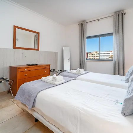 公寓 With Pools And Parking #1934