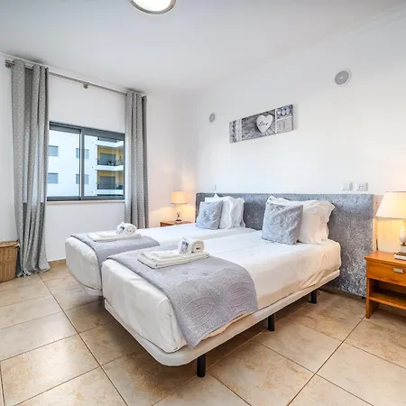 With Pools And Parking #1934 * 拉哥斯