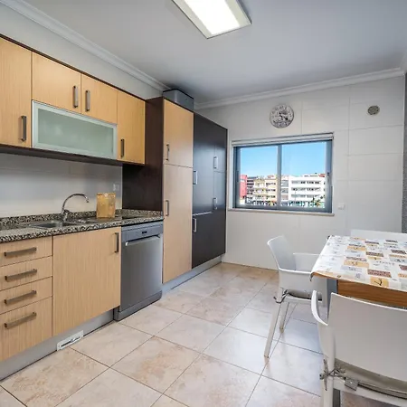 With Pools And Parking #1934 公寓