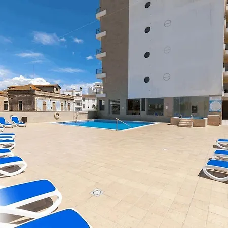 With Pools And Parking #1934 アパート